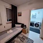 Tam *